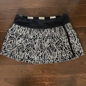 Lululemon Womens Black & White Printed Skirt Sz 8